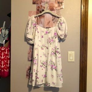 Francesca's Collections Dresses floral cutout back dress summer dress